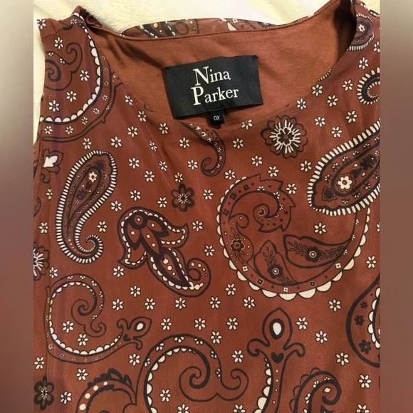 Elegant Brown Paisley Midi Dress - Picture 5 of 10